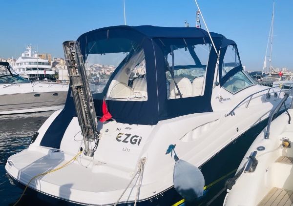 Marinadan bir bakış motor yat tentesi uygulaması Lacivert renk 